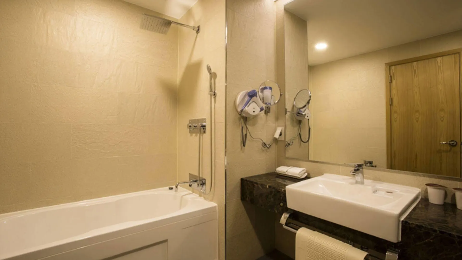Central Plaza Hotel - Incheon Cityhall 4*,  韓国